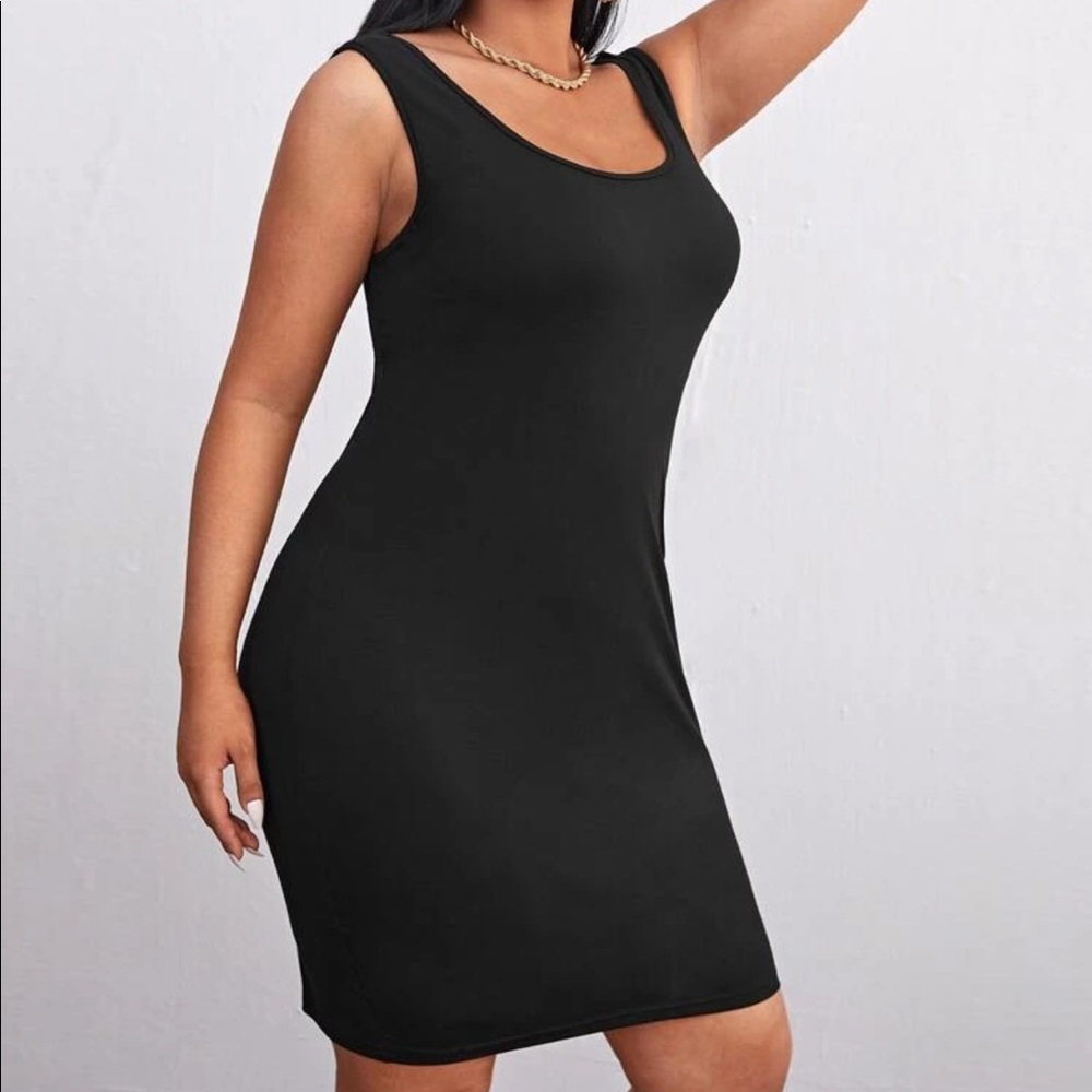 PLUS black scoop neck slit back bodycon dress - Picture 2 of 3